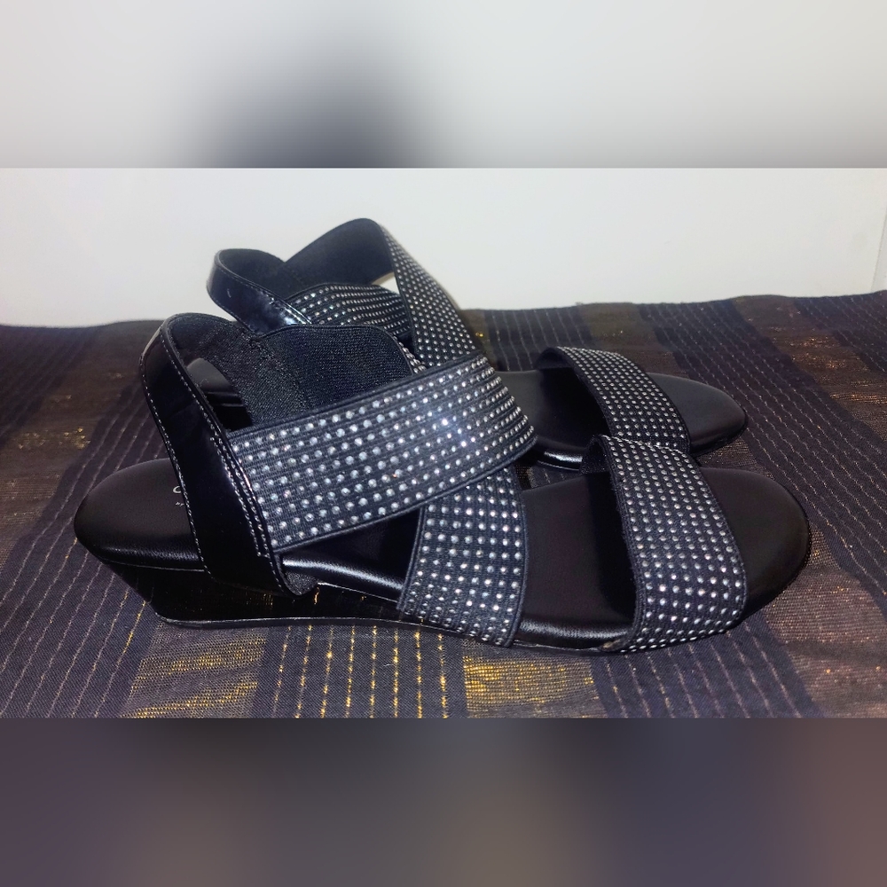 Predictions Comfort Plus Size 71/2 Strappy Silver Rinestone Studded Sandals Cute